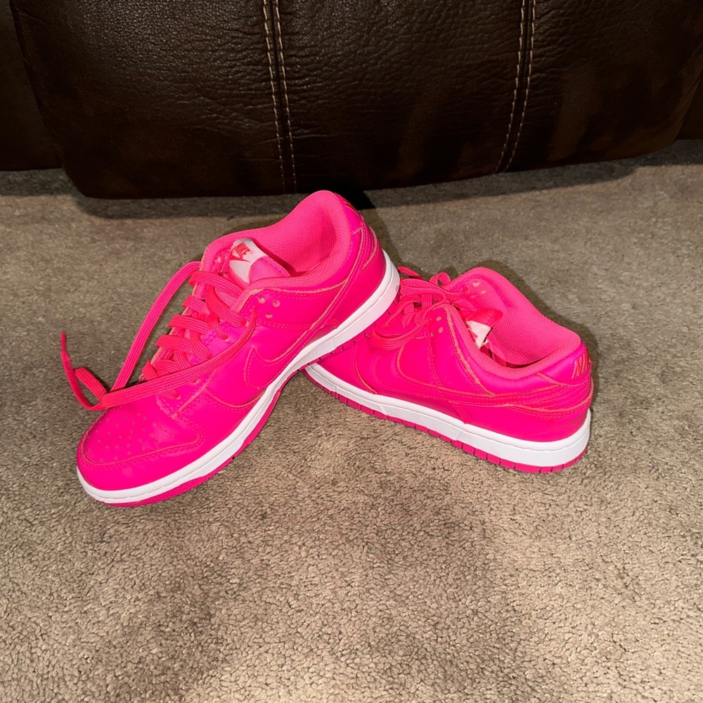 Nike Hyper Pink